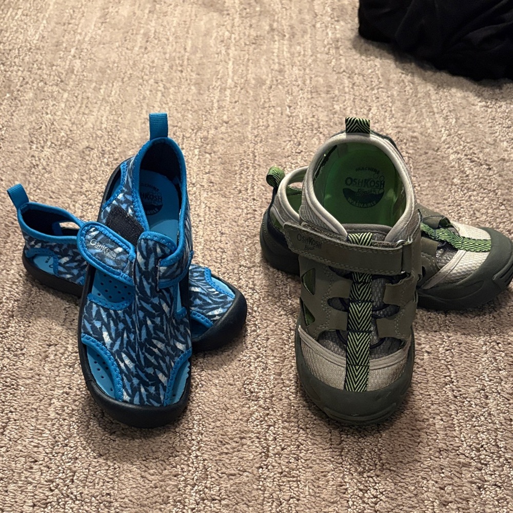 OshKosh B'gosh Kids Blue Patterned and Green Water Shoes